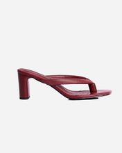 Load image into Gallery viewer, RAY HEELS IN RED
